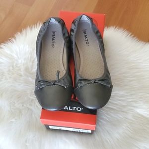 NEW Rialto sunnyside II flats antique silver size 7